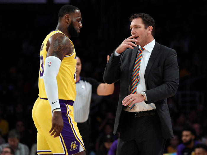 lebron-james-luke-walton-in-game.jpg